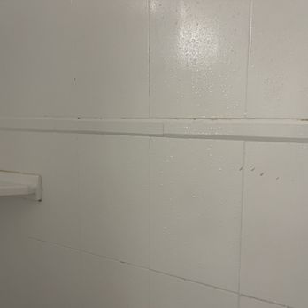 Holiday Inn - Shower wall - Venues & Event Spaces Near Me - Miami, Florida Holiday Inn - Shower wall - Venues & Event Spaces Near Me - Miami, Florida
