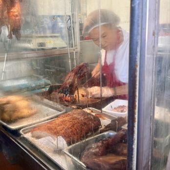 Royal Kitchen - This lady provides the best customer service! - Dim Sum Near Me - Honolulu, Hawaii