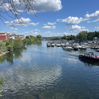 Hôtel Quartier des Marinas - Outdoor view of the area - Hotels Near Me - Magog, Quebec Hôtel Quartier des Marinas - Outdoor view of the area - Hotels Near Me - Magog, Quebec