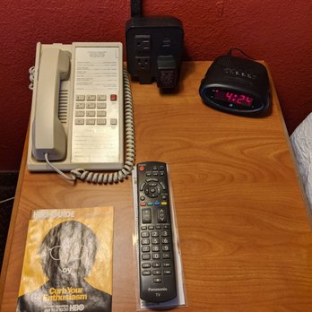 Meadowlands River Inn - HBO and TV channel guide. Different charging outlets. - Hotels Near Me - Secaucus, New Jersey