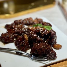 Black Pepper Angus Beef with Golden Garlic