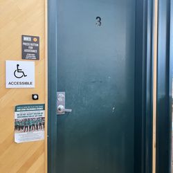 DICK'S Sporting Goods - Dressing room