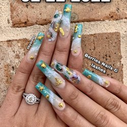 Berries Nails & Lashes - ..