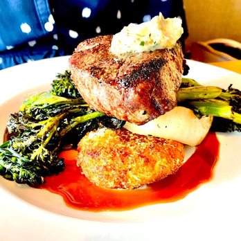 Roots Restaurant and Bar - New American Near Me - Camas, Washington
