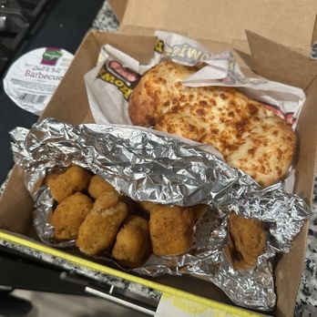 HUNGRY HOWIE'S PIZZA & SUBS - Updated March 2026 - 15 Photos & 24