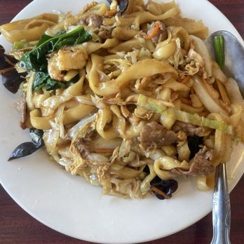 New Mandarin Noodle Deli - Chinese Near Me - Temple City, California