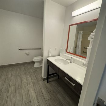 Hampton Inn and Suites Seal Beach - Hotels Near Me - Seal Beach, California Hampton Inn and Suites Seal Beach - Hotels Near Me - Seal Beach, California