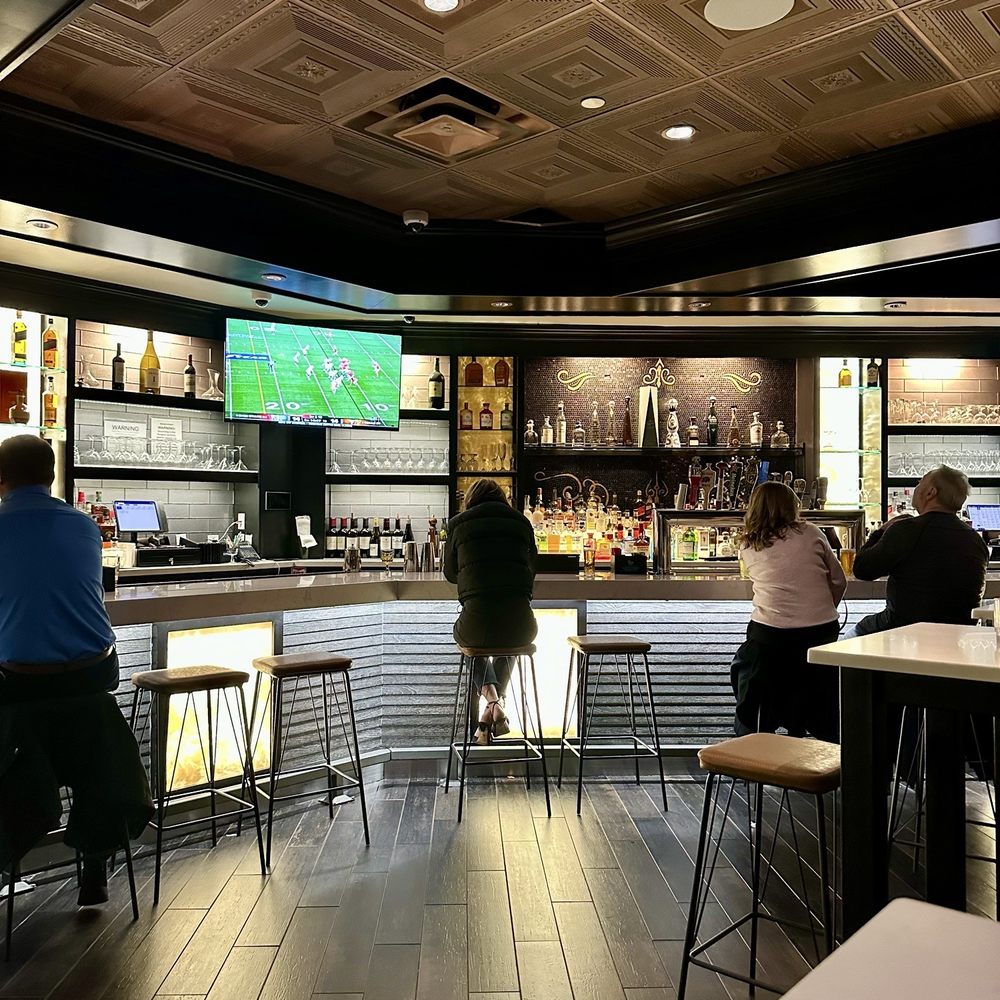 Rosie O'Grady's - Bar area - Irish Near Me - New York, New York