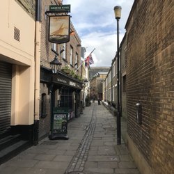 The Yacht - Entrance