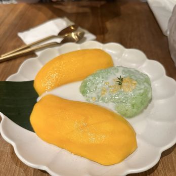 Tha Phraya - Mango sticky rice - Thai Near Me - New York, New York Tha Phraya - Mango sticky rice - Thai Near Me - New York, New York