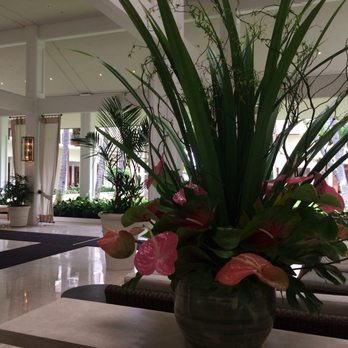 Halekulani Hotel - Loved the flowers. - Hotels Near Me - Honolulu, Hawaii