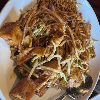 My Thai Cuisine - 32. Pad Thai with chicken and tofu - Thai Near Me - Ripon, California