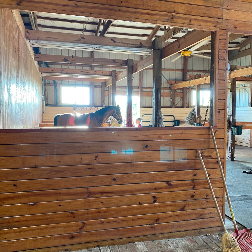 Cross Creek Stables - Horse holding area in between lessons, where riders tack their horse - Horseback Riding Near Me - Edmond, Oklahoma Cross Creek Stables - Horse holding area in between lessons, where riders tack their horse - Horseback Riding Near Me - Edmond, Oklahoma