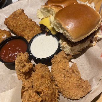 Chili's - Mozzarella sticks were extra cheesy! Sliders were pretty good just the tenders were cold, tasted frozen. Would not order again - American Near Me - Concord, California