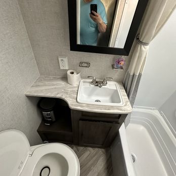 Camping on the Kern - Bathroom - RV Rental Near Me - Wofford Heights, California Camping on the Kern - Bathroom - RV Rental Near Me - Wofford Heights, California