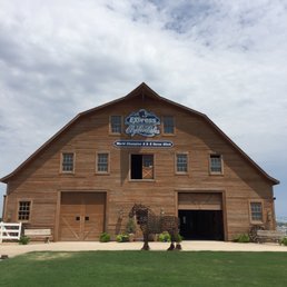 The visitor center is currently being renovated and is closed. You can see the Clydesdale in the barn behind this one.