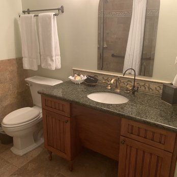 Castillo Inn at the Beach - Bathroom - Hotels Near Me - Santa Barbara, California Castillo Inn at the Beach - Bathroom - Hotels Near Me - Santa Barbara, California