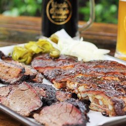 Austin Tour Company - Organize your private corporate event with us. We'll show your guests the best activities, food and beverage that Austin has to offer.