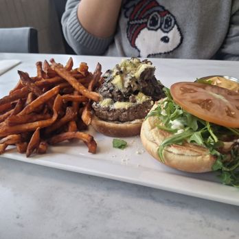 BIN 4 Burger Lounge - Burgers Near Me - Burnaby, British Columbia