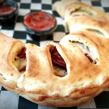 Manhattan Pizza Truck - Stromboli made-to-order...fresh, while-you-wait - Food Trucks Near Me Manhattan Pizza Truck - Stromboli made-to-order...fresh, while-you-wait - Food Trucks Near Me