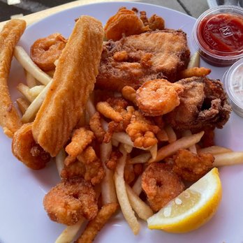Duckie's Chowder House - Seafood Near Me - Cayucos, California Duckie's Chowder House - Seafood Near Me - Cayucos, California