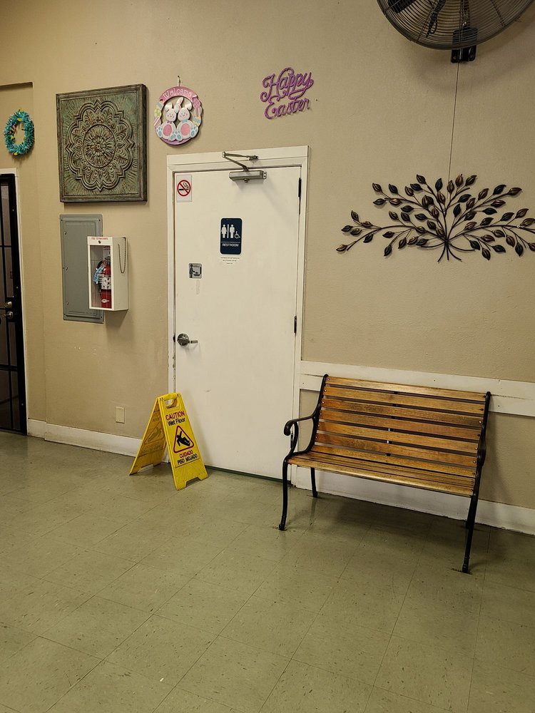 LAUNDRY EXPRESS Updated October 2024 23 Photos & 17 Reviews 1129 W Olive Ave, Merced