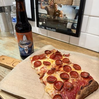 ZeroZero39 Pizzeria - Pepperoni pizza and root beer - Pizza Near Me - Huntington Beach, California ZeroZero39 Pizzeria - Pepperoni pizza and root beer - Pizza Near Me - Huntington Beach, California