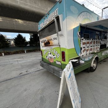 Uncle Al's BBQ - Trucks aesthetics - Food Trucks Near Me