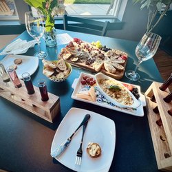 Local Vines Wine Bar - Butter board was perfectly balanced of honey with lemon zest. Artichoke dip and the wine flight!