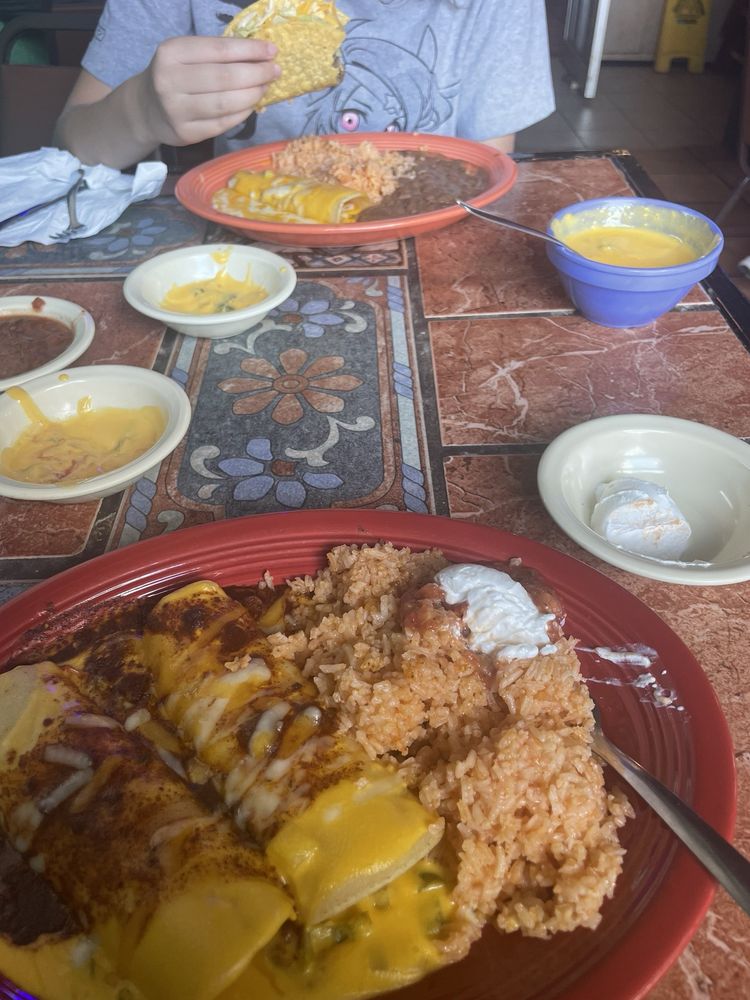 Carlitos Mexican Restaurant Logo