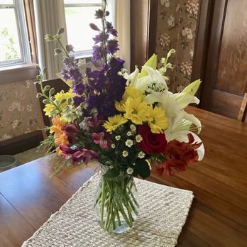 Duane's Flowers - Floral arrangement by Duane's in Iola KS. - Florists Near Me - Iola, Kansas Duane's Flowers - Floral arrangement by Duane's in Iola KS. - Florists Near Me - Iola, Kansas