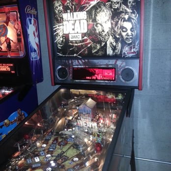 EightyTwo - The walking dead pinball game - Bars Near Me - Los Angeles, California
