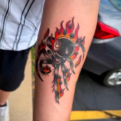 Red Moon Custom Tattoo & Piercing