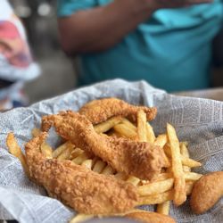 Beamie's at the River - Catfish basket