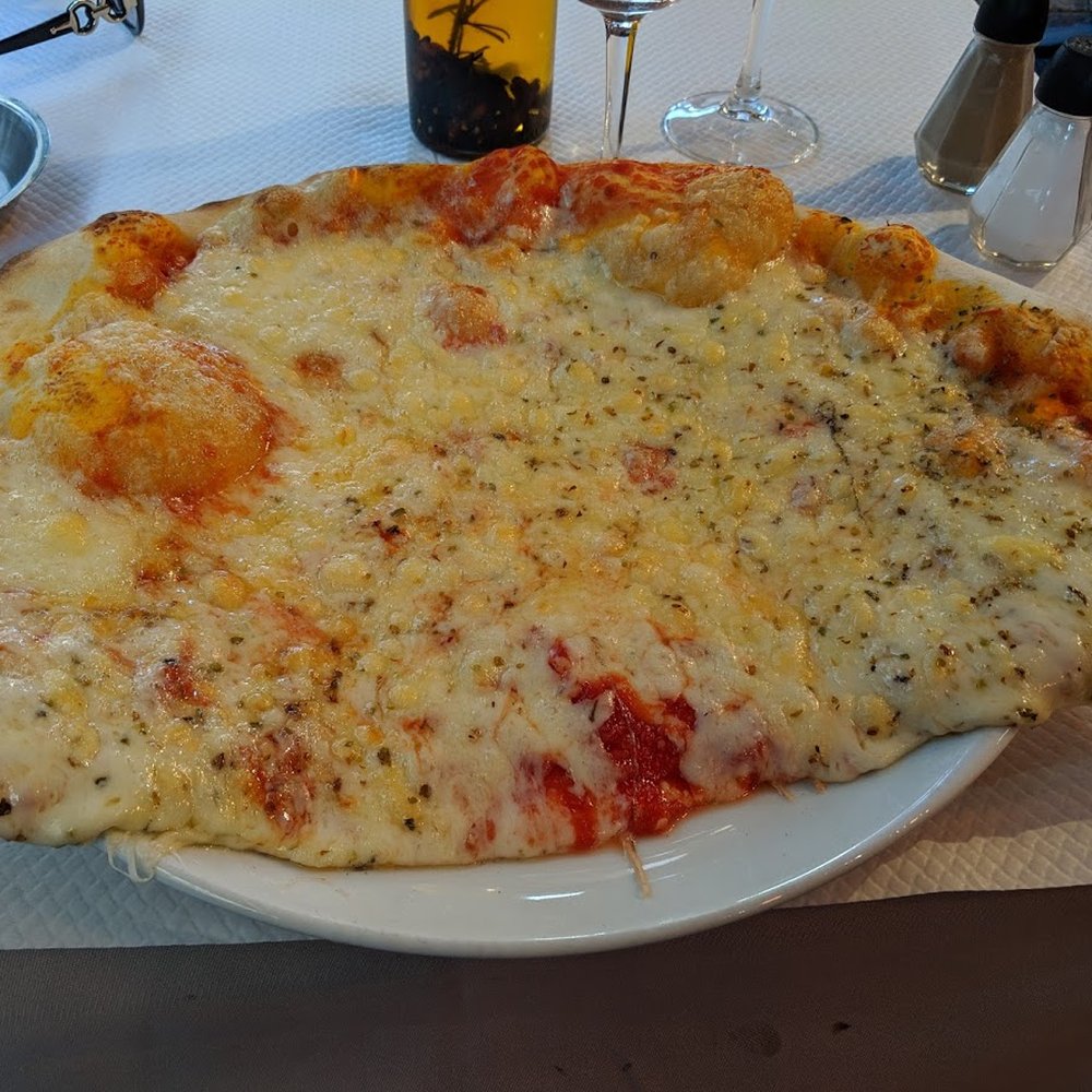 Taverne Masséna - margherita pizza - Brasseries Near Me - Nice, 06 Taverne Masséna - margherita pizza - Brasseries Near Me - Nice, 06