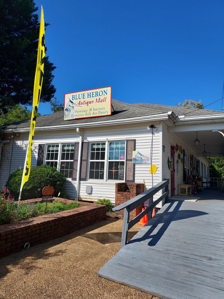 BLUE HERON ANTIQUE MALL Updated September 2024 73 W Underwood St