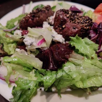 Hugo's Frog Bar and Chop House - Peppercorn Steak Salad - Steakhouses Near Me - Des Plaines, Illinois