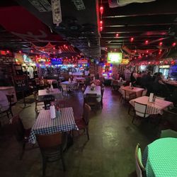 Champy's Famous Fried Chicken - Inside vibes