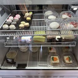 Raspberries N'creme - Display case
