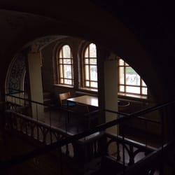 Samhällsvetenskapliga biblioteket - Studieplats ovanför entrén.
