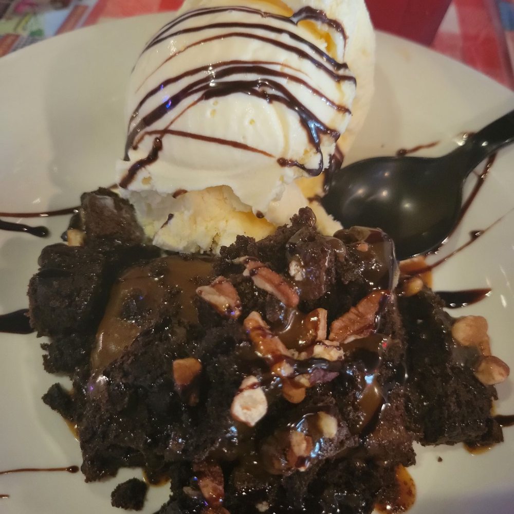Huey's Southwind - Homemade Brownie ' a la mode - Burgers Near Me - Memphis, Tennessee Huey's Southwind - Homemade Brownie ' a la mode - Burgers Near Me - Memphis, Tennessee