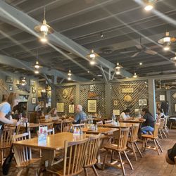 Cracker Barrel Old Country Store - Dining room