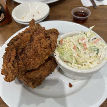 Les Sisters' Southern Kitchen - Fried Chicken Breast - Cajun/Creole Near Me - Winnetka, California