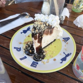 Hula Grill Kaanapali - Original Hula Pie - New American Near Me - Lahaina, Hawaii