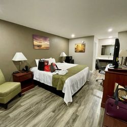 Quality Inn - King Size Bed