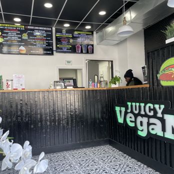 Juicy Vegan - Ordering counter - Vegan Near Me - Cleveland, Ohio Juicy Vegan - Ordering counter - Vegan Near Me - Cleveland, Ohio