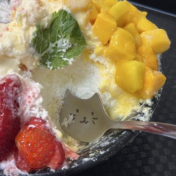 Tsuki - Strawberry mango bingsoo - Ice Cream & Frozen Yogurt Near Me - Portland, Oregon