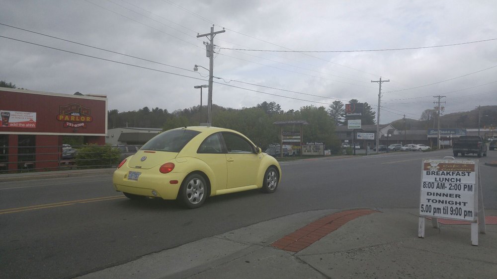 NEWLAND SHOPPING CTR Updated June 2024 520 Pineola St, Newland