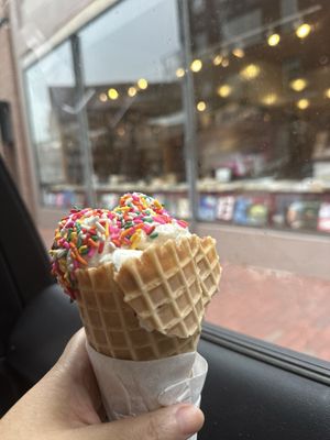 Lizzy's Ice Cream by null