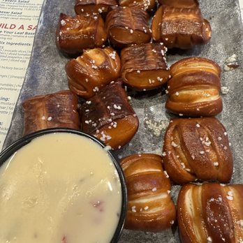 Hickory Tavern - Pretzel Bites and queso - American Near Me - Charlotte, North Carolina